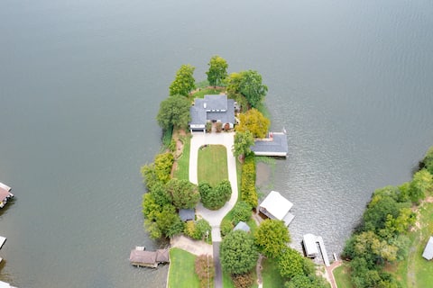 Lake Life on the Pointe