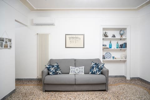 Top Airbnb: the corner of Luccoli 3 lifts a/c fast wi-fi aquarium in Genova