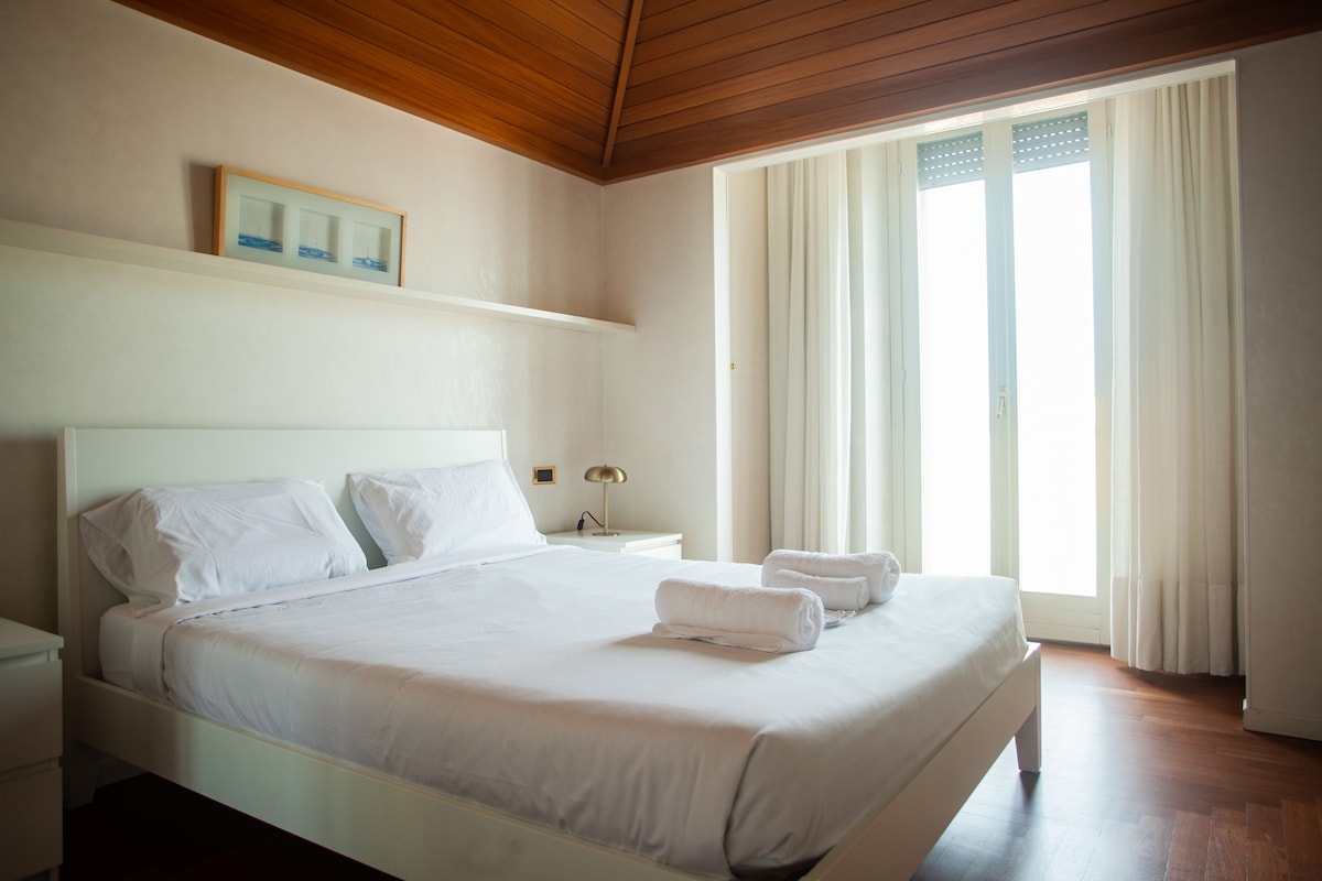 Penthouse con Terrazza Panoramica - Design e Lusso 4