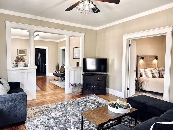 Birchwood Cottage Boho Retreat - Indoor Water Park, Sandusky