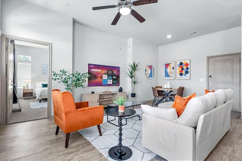 Successful Airbnb property: Modern 2BR Retreat | Near Downtown | Pool & Gym in Montopolis