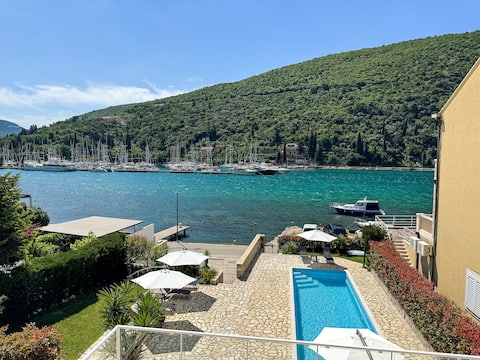 Top Airbnb: Apartment Pralas 1 (sea and pool view) in Prijevor