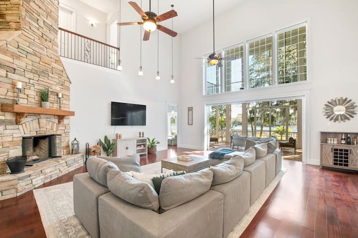 Fern Oak Estate - Lake Front, Sleeps 36 - Crescent City, FL