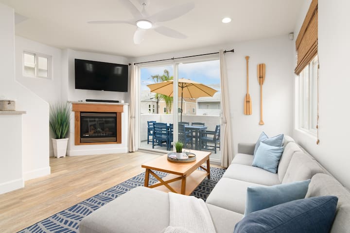 Steps to beach & bay! Entire 3BR/3BA Home with AC!