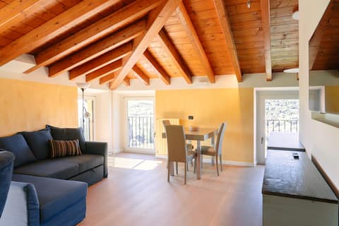 Successful Airbnb property: The Mansarda Mandello in Salò