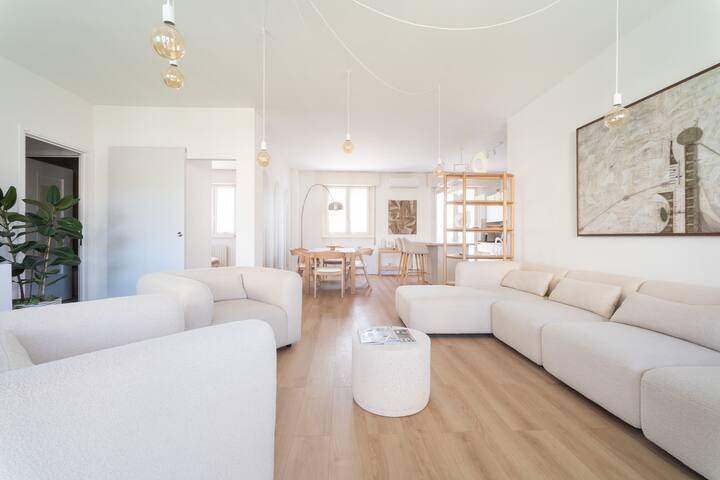 Cloud9 Large Terrace – Meliora Apartments