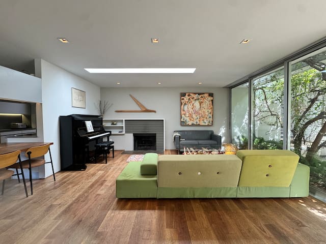 Mid-century modern home near Venice with pool gallery image 3