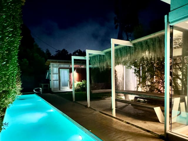 Mid-century modern home near Venice with pool