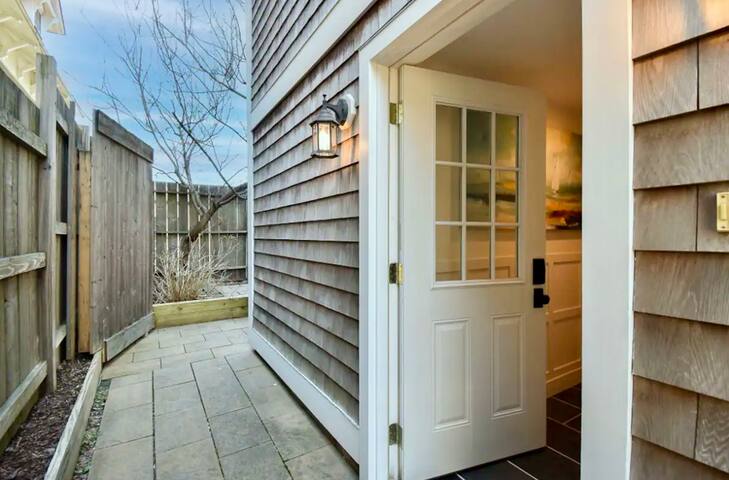 Downtown Gem with Harbor view gallery image 4