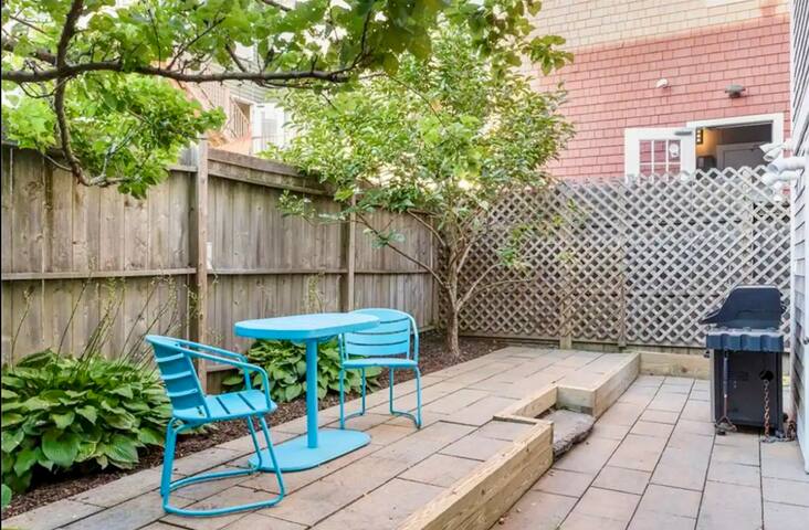 Downtown Gem with Harbor view gallery image 3