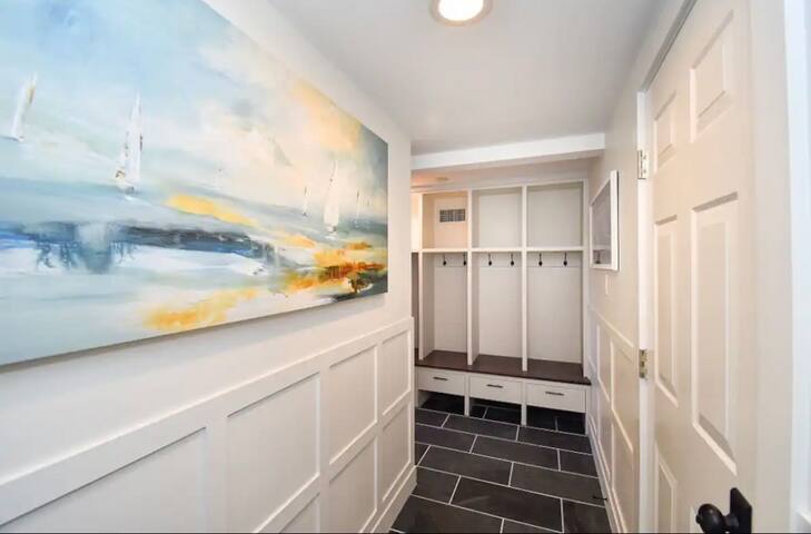 Downtown Gem with Harbor view gallery image 5