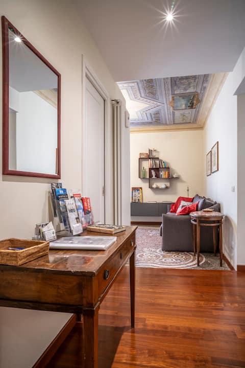 Popular Airbnb listing: Luccoli's corner 2 lifts a/c fast wi-fi aquarium in Genova