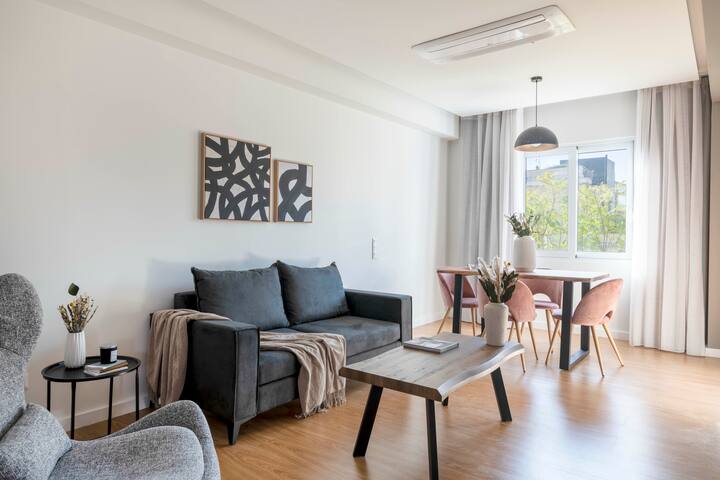Monastiraki Living: Deluxe 2BR Apartment