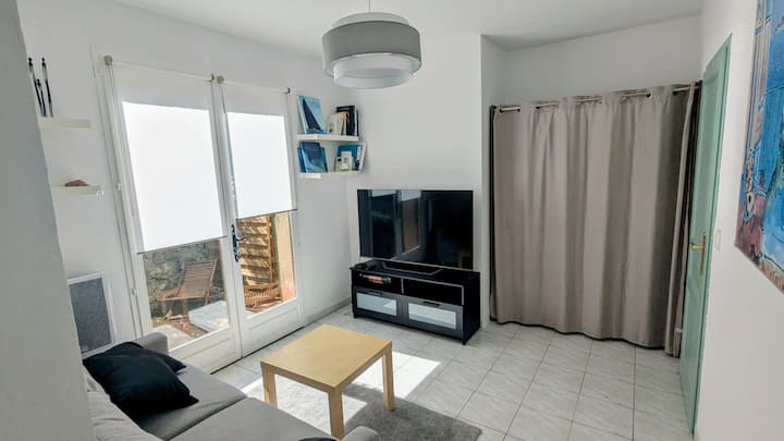 Appartement 2 Chambres Dans Villa Avec Jardin - Carros
