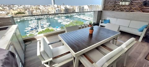Luxury Terraced Seaview Apartment - Marina Pieta'