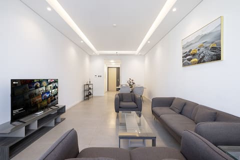 Popular Airbnb listing: Daniels 2BR | Jumeirah Garden City | Downtown in Al Satwa