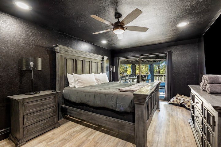 سرير كينج منخفض المستوى مع 3 أسرّة مزدوجة بطابقين