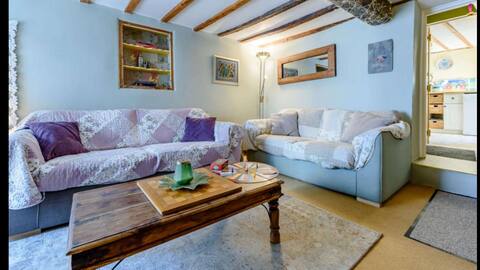 Top Airbnb: Grade II listed cottage, heart of Braunton village in Braunton