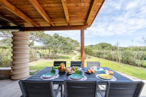 Villa with Garden on the Pelosa Beach