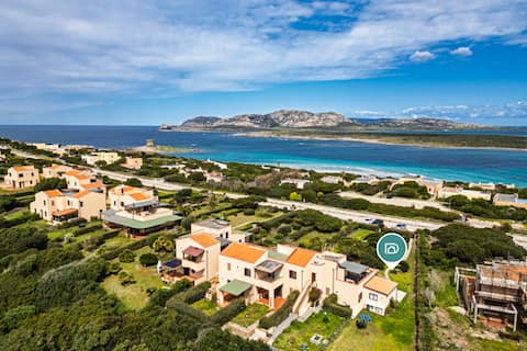 Villa with Garden on the Pelosa Beach