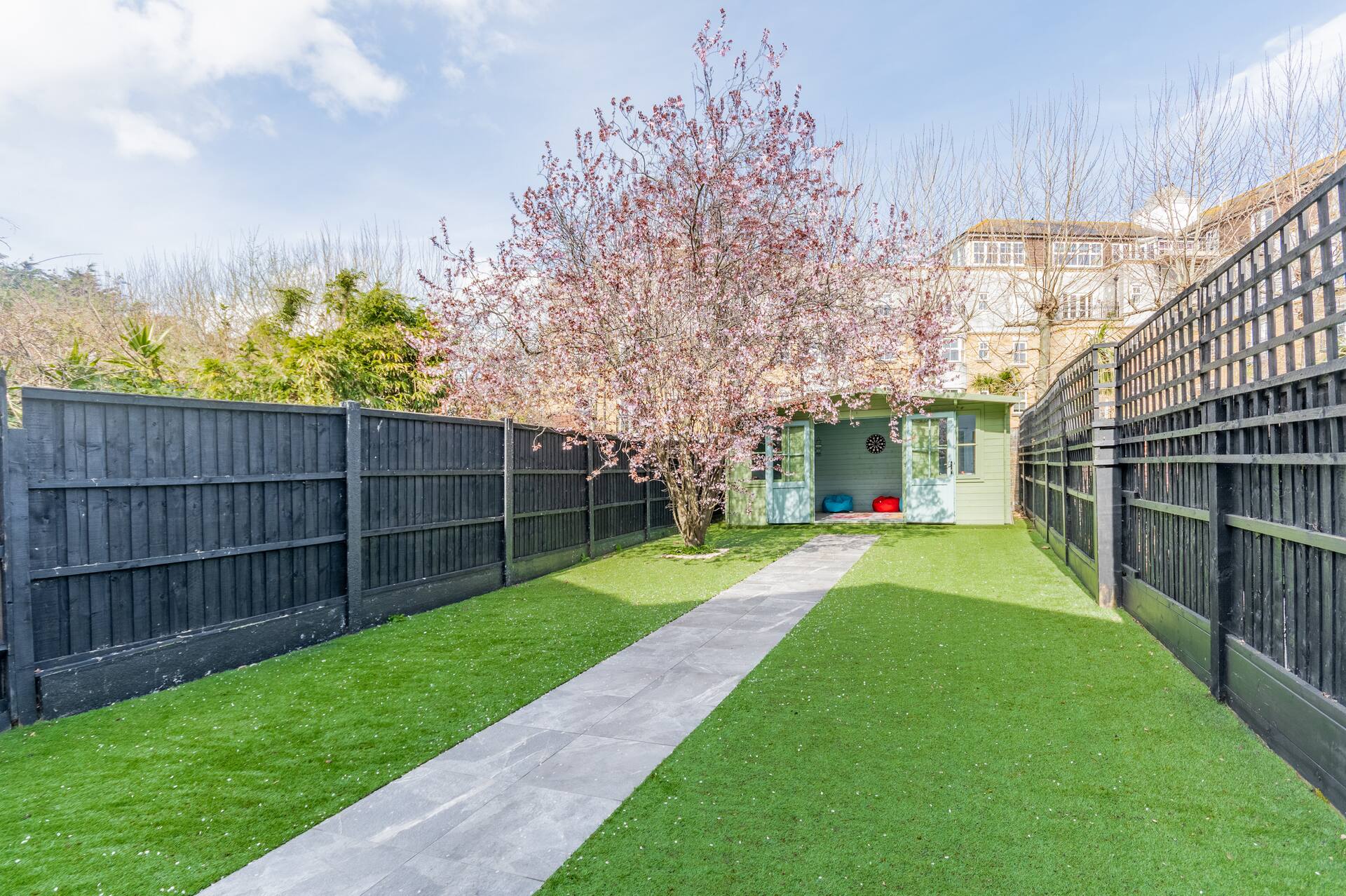 4-Bedroom Seafront House in Southend | Sea Views