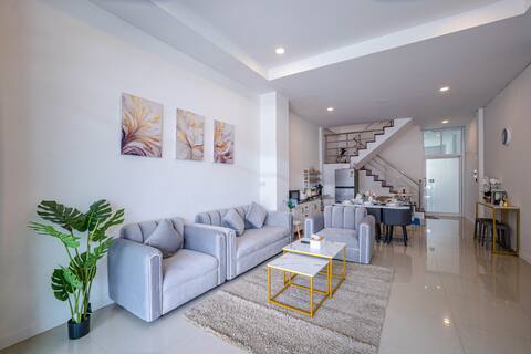 Living 8 at Hat Yai (3 mins to Big C Extra)