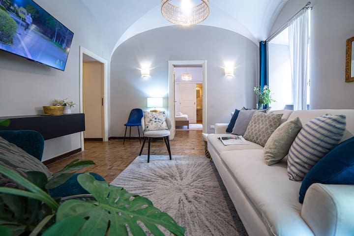 Cozy Colosseum Home-Families-2BR/2BA