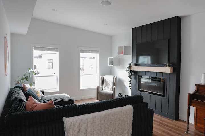Okanagan 3br W/ Hot Tub - Wine, Lakes, Pickleball - Kelowna