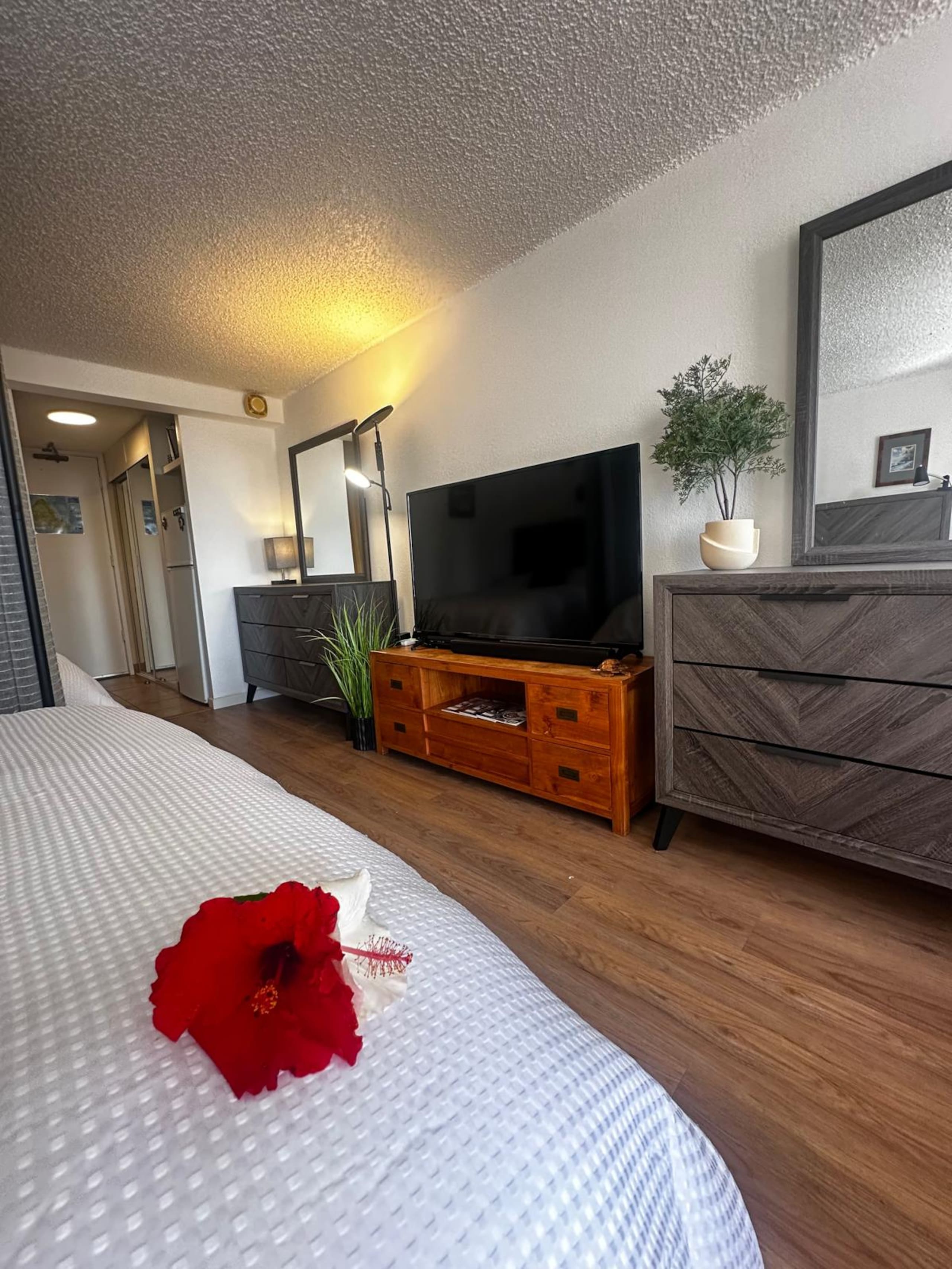 Studio for 4 people w/ Pool Jacuzzi Sauna BBQ - Image 3