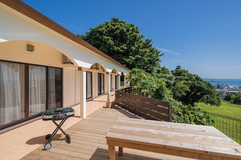 Entire 4LDK | Maximum 13 people | High-ceilinged bungalow | Enjoy BBQ while looking out at the sea