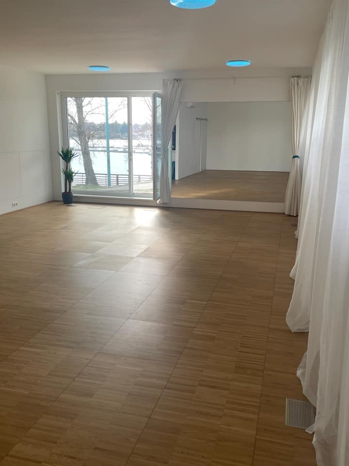 Esta zona solo está disponible para grupos de 6 o más personas. Espacio para dos camas de aire más.