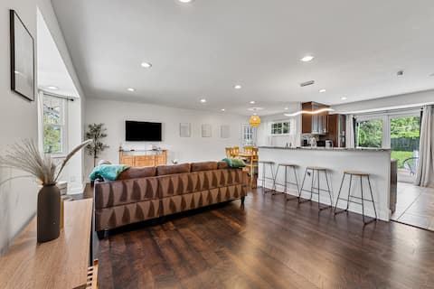 4BR Getaway Near DC|Free Parking+Full Kitchen