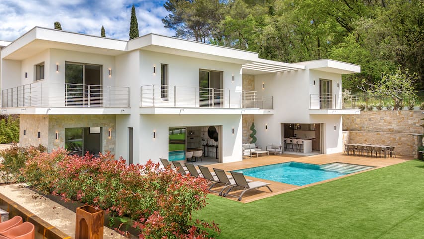 Stéphane Daniel Eric managed Airbnb listing 1