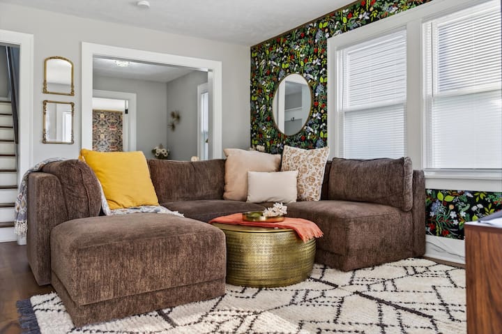 Cozy 4bd- 3 Mins To Und- Backyard Retreat On Corby - South Bend, IN