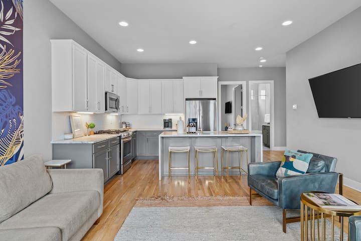 4BR Modern Home • Rooftop Views • Near to Broadway