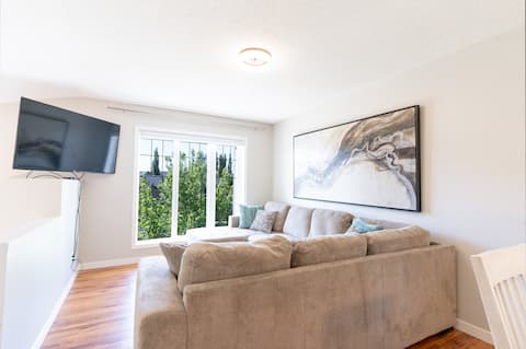 Popular Airbnb listing: 4 Bedroom House in Evanston
