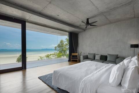Panoramic Oceanfront Suite – 1BR w/ outdoor tub