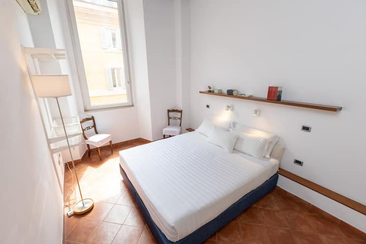 Elegant Apartment Near Pantheon | Quiet & Bright - ローマ