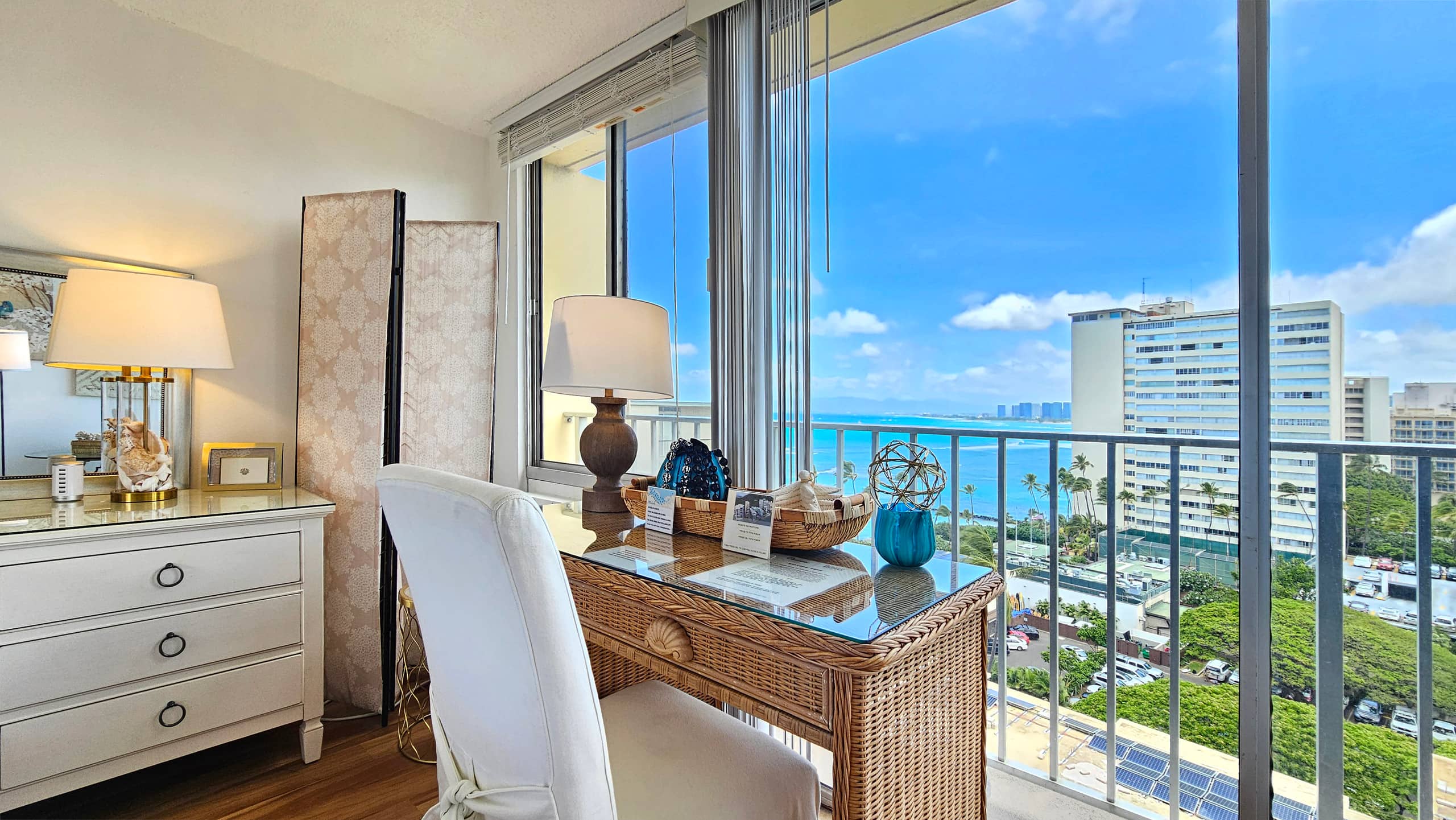 DHBH PH02 -King Bed, Gold Coast Penthouse Paradise - Image 3