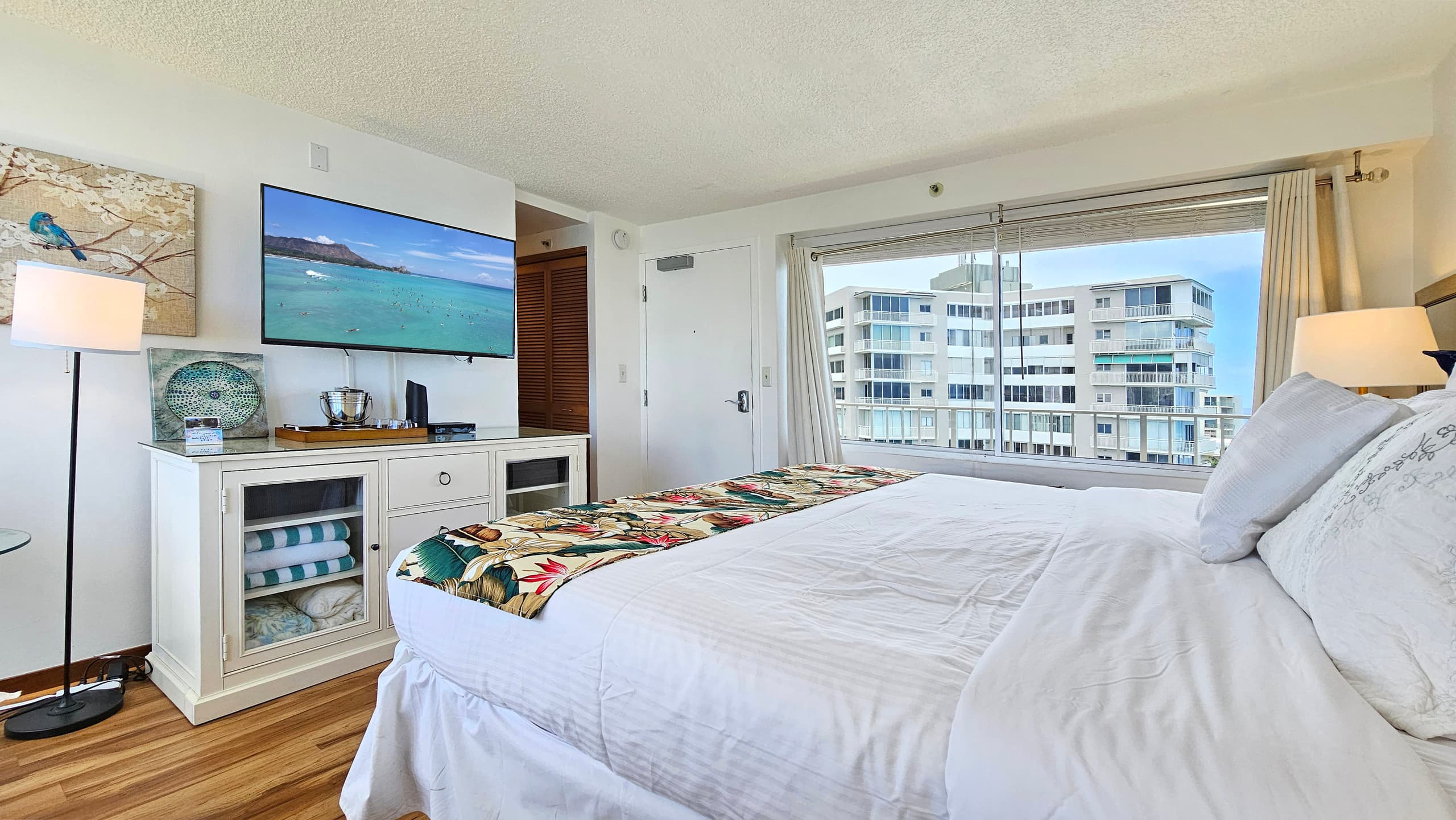 DHBH PH02 -King Bed, Gold Coast Penthouse Paradise - Image 26