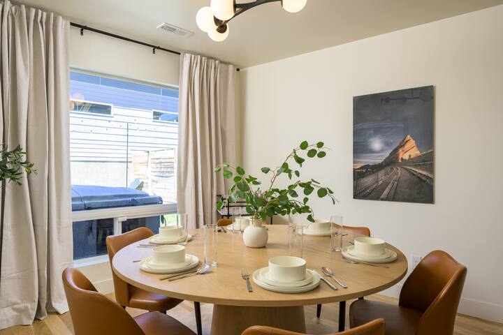 Elevation Haus LoHi | City Views + Hot Tub gallery image 2