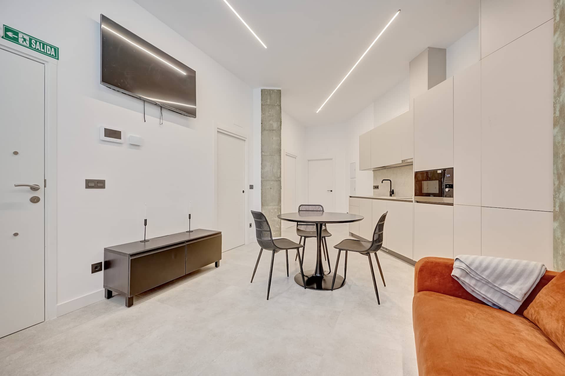 La Colmena C by Clabao