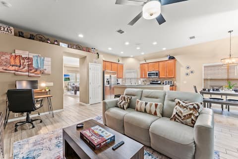 Successful Airbnb property: 10 Min to AT&T | Spacious 3BR | King Bed in Grand Prairie