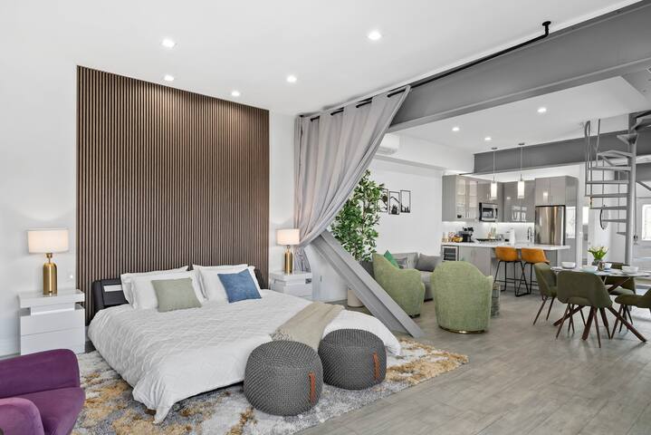 Luxury Hillside Retreat with Stunning City Views gallery image 4