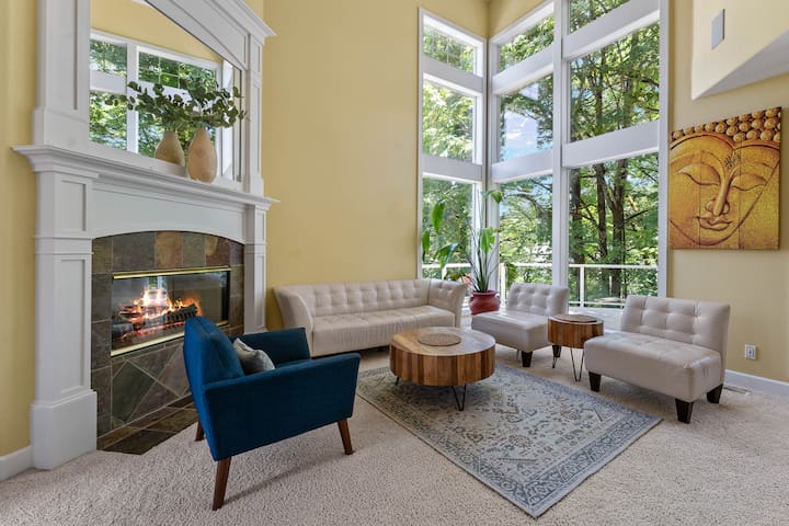 Spacious House – Free Parking, AC, Office!