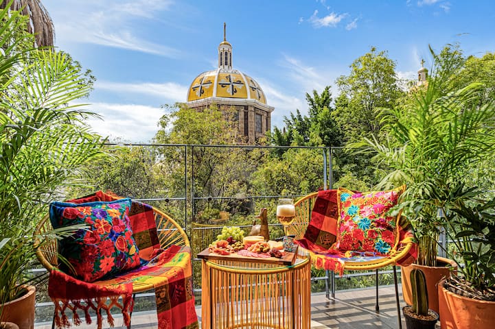 Tree-Lined Condesa Skyline 3 BR Charm with AC