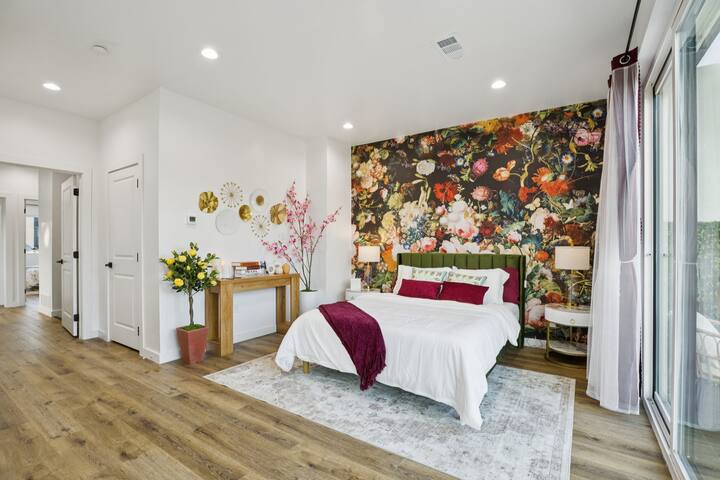 Stylish Modern 4 Bedroom home near Downtown Dallas gallery image 3