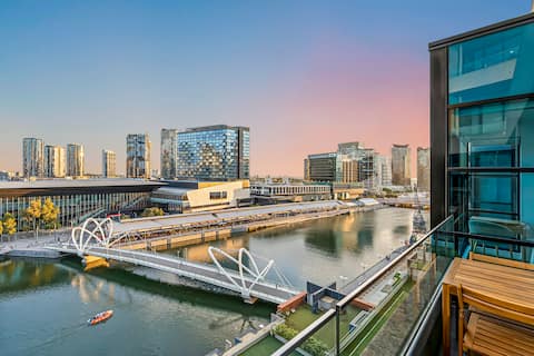 Successful Airbnb property: Sunsets & Bay Views | Spacious 3BR 2BA w Parking in Docklands