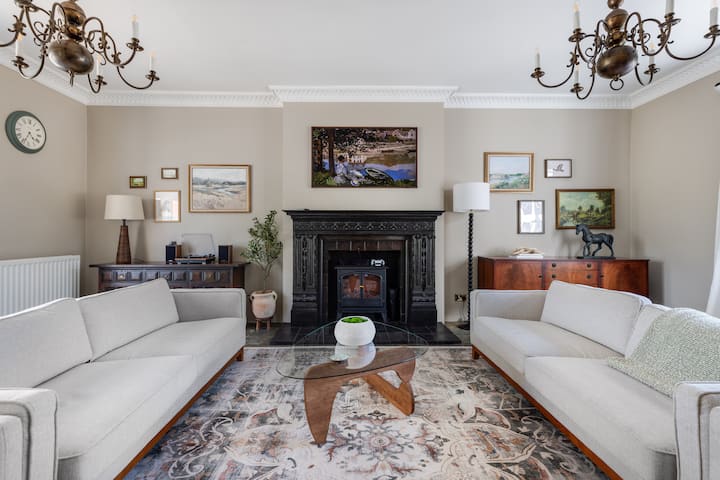 Luxury Lakeside Escape With Pool – Near London - Essex
