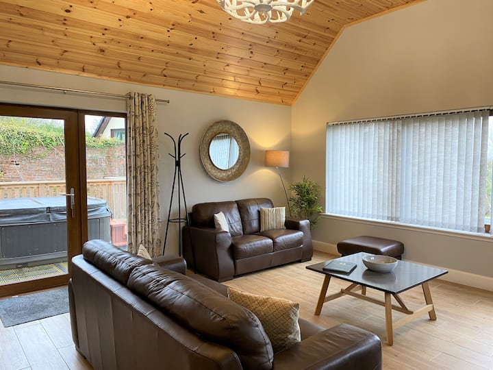 Osprey 8 With Hot Tub, Sleeping 4 - Newton Stewart
